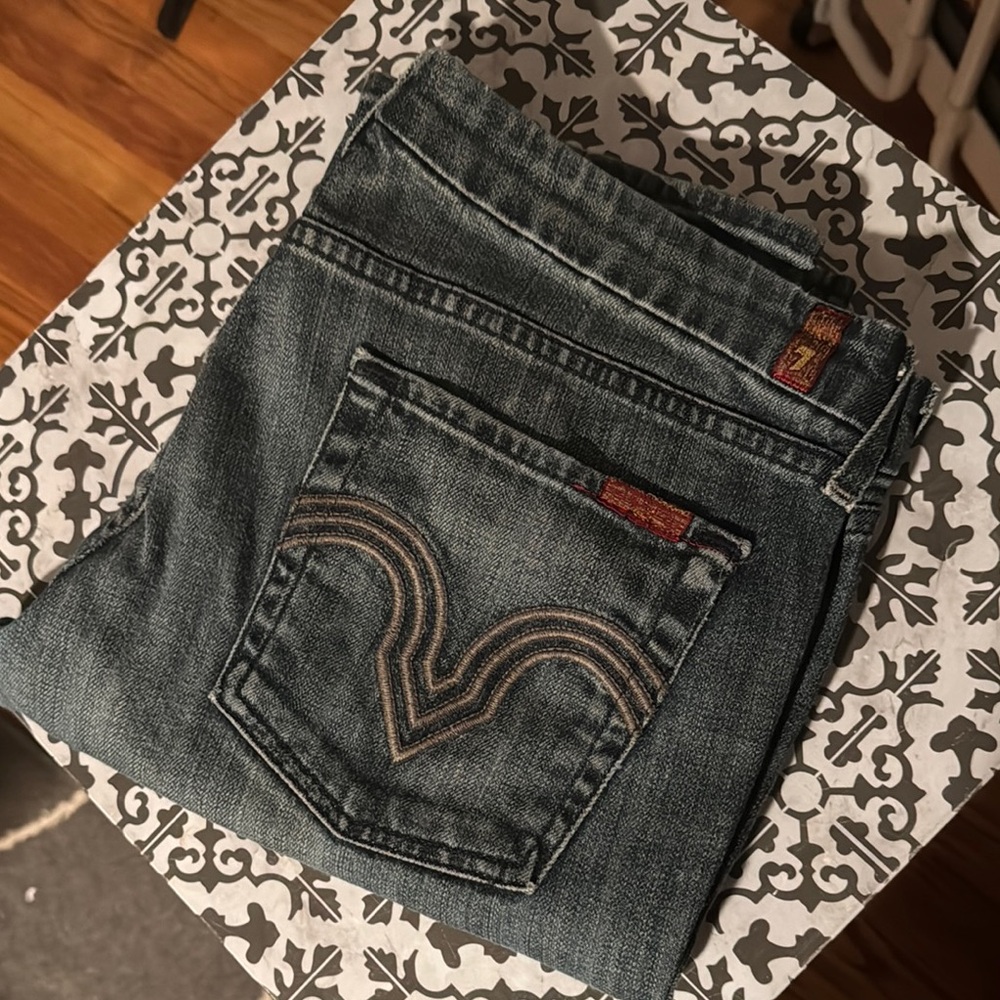 EUC - 7 for all Mankind women’s sz. 32 Straight Leg Blue Jeans